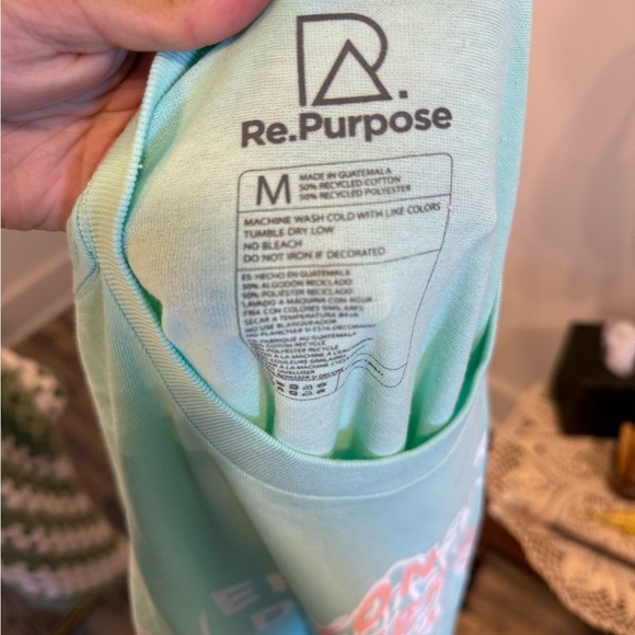 URBAN OUTFITTERS | Cute Graphic Tee Medium - Picture 4 of 5